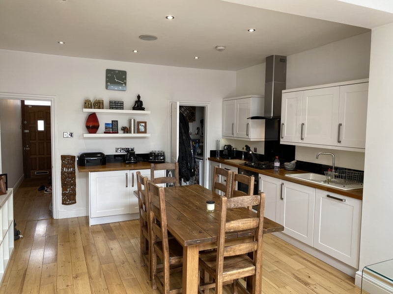 Room Green Avenue in Greater London