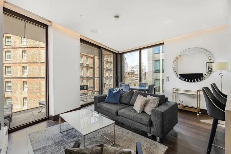 Flat Kingsgate Walk in City of Westminster