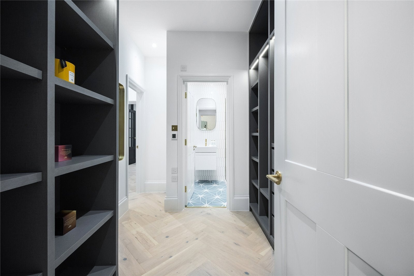 Flat Nevern Place in Greater London
