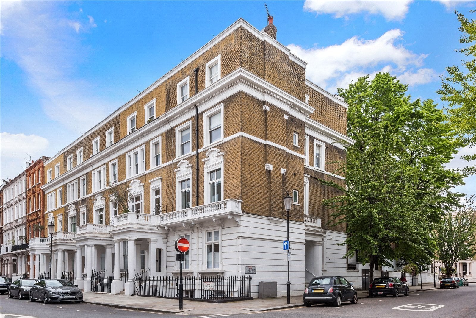 Flat Nevern Place in Greater London