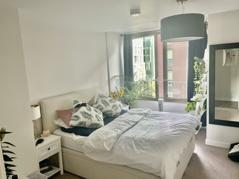 Room Camley Street in Greater London