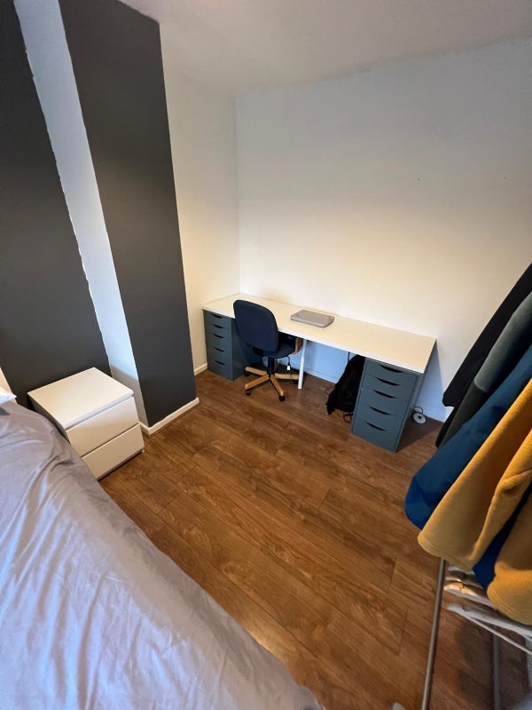 Room Conygre Road in Bristol