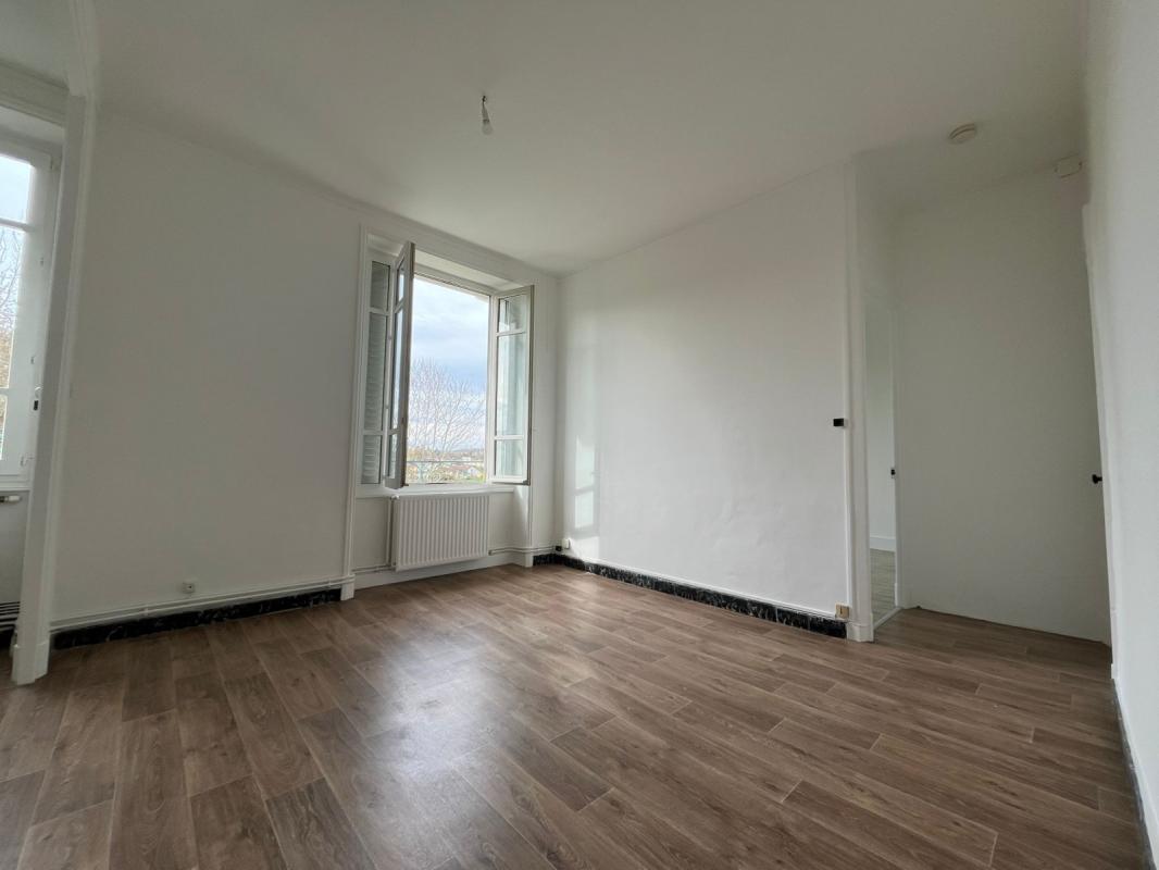 Flat Rue du Chalet in Thizy-les-Bourgs