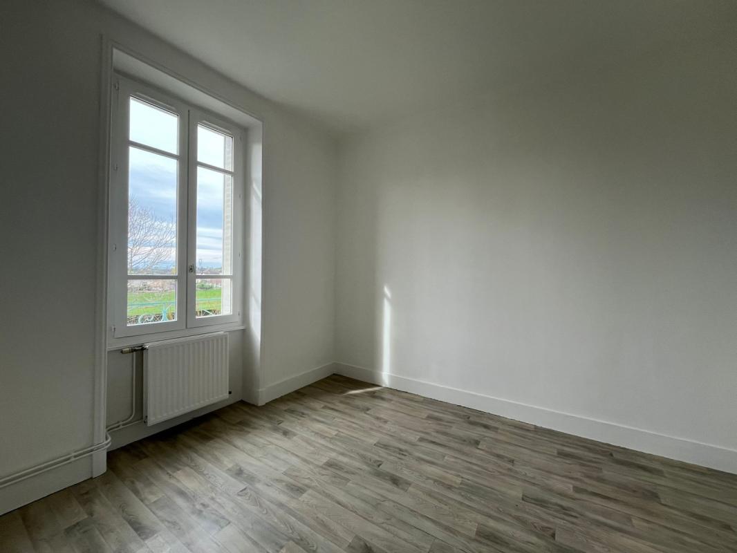Flat Rue du Chalet in Thizy-les-Bourgs
