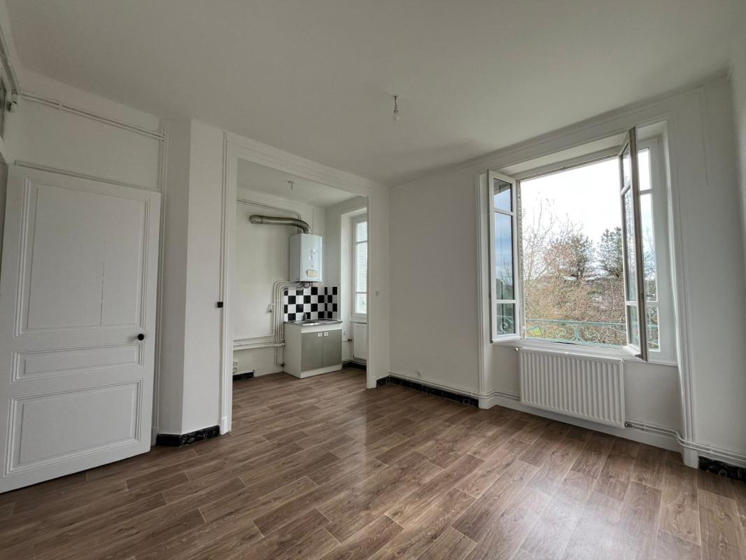 Flat Rue du Chalet in Thizy-les-Bourgs
