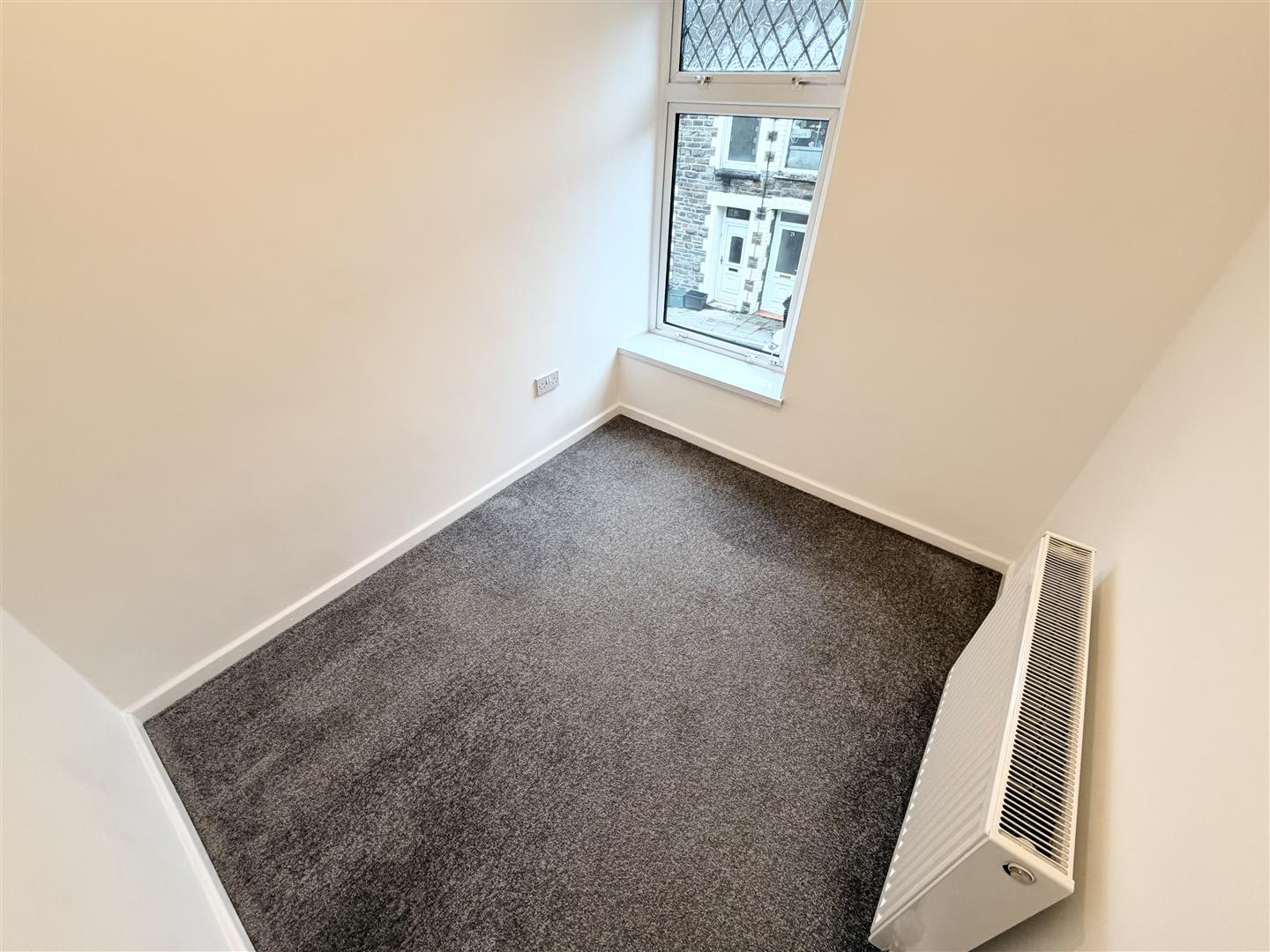 Flat Fox Street in Treharris