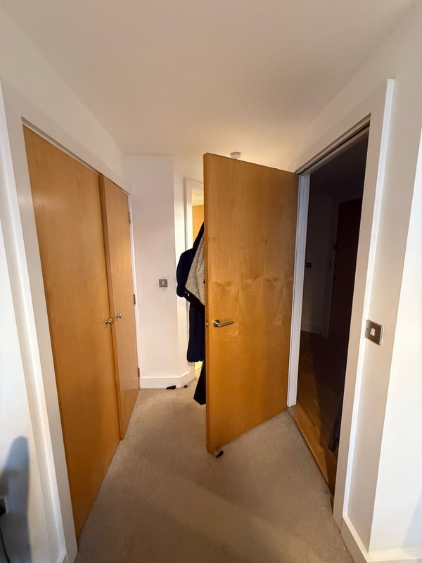 Room Clapham Road in Greater London