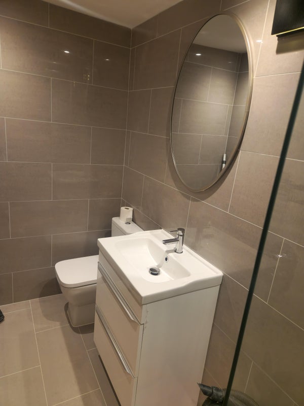 Room Sandmere Road in Greater London