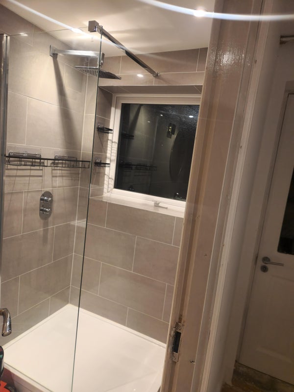 Room Sandmere Road in Greater London
