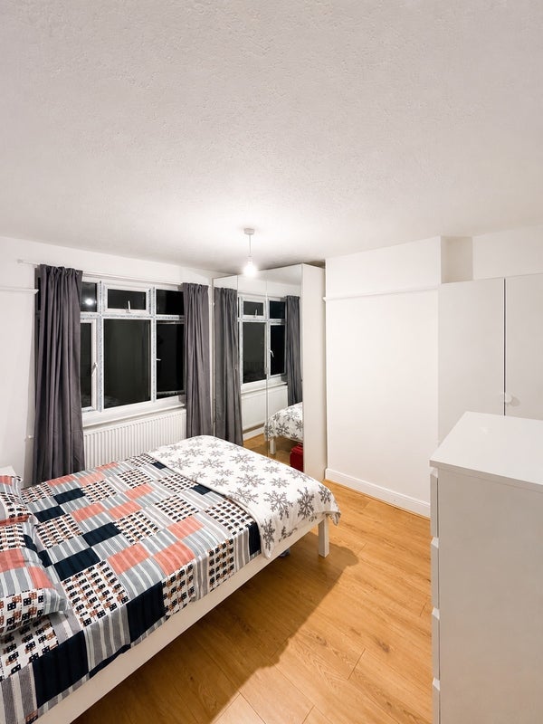 Room Crossway in Greater London