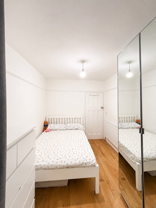 Room Crossway in Greater London