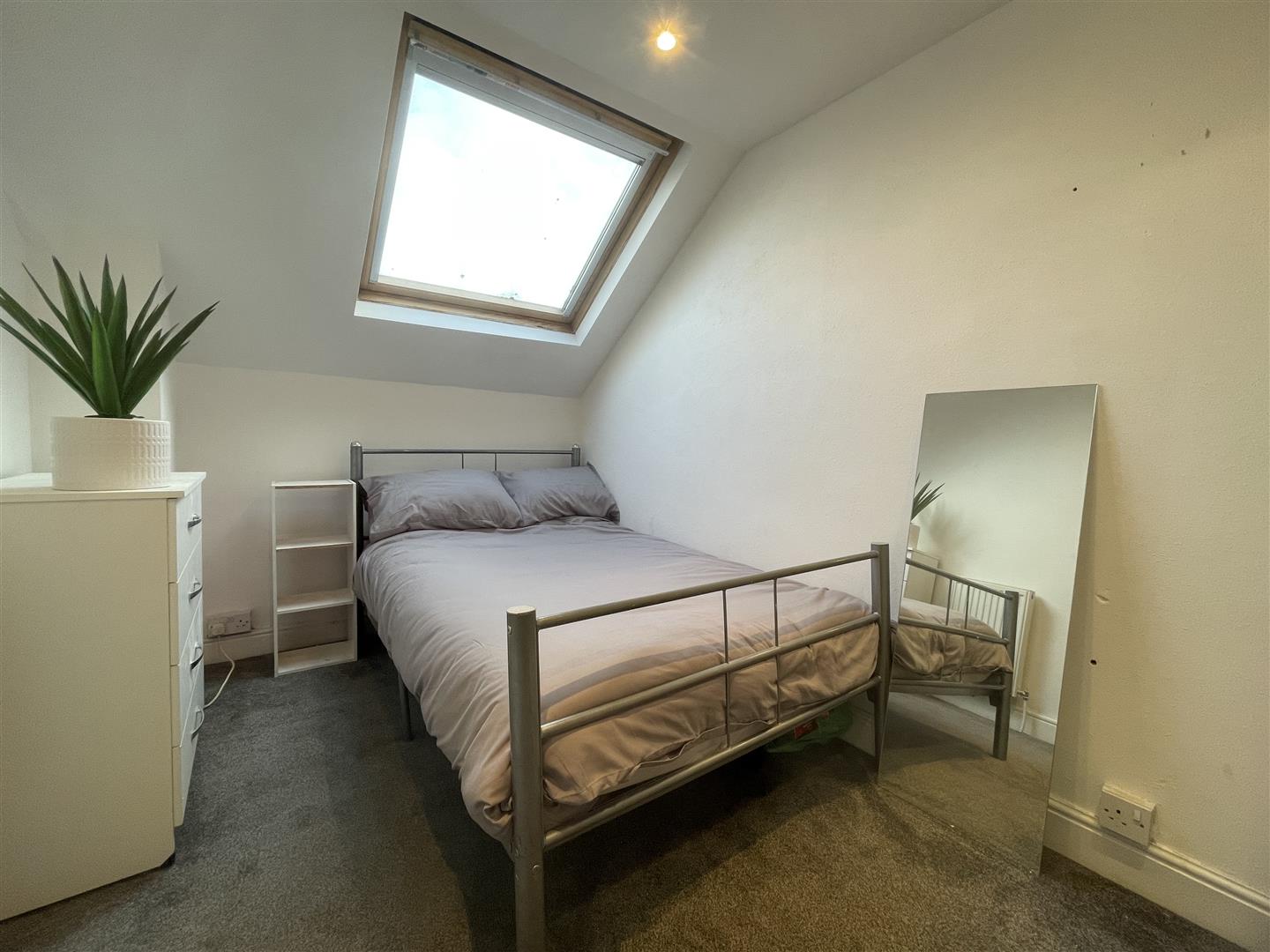 Room Winston Gardens in Leeds