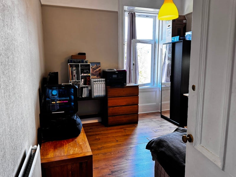 Room Kilmarnock Road in Glasgow