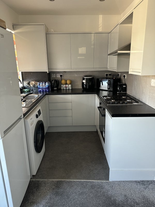 Room Ellison Road in Greater London