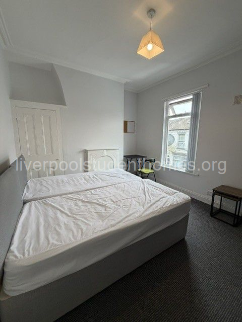Room Shaw Street in Liverpool