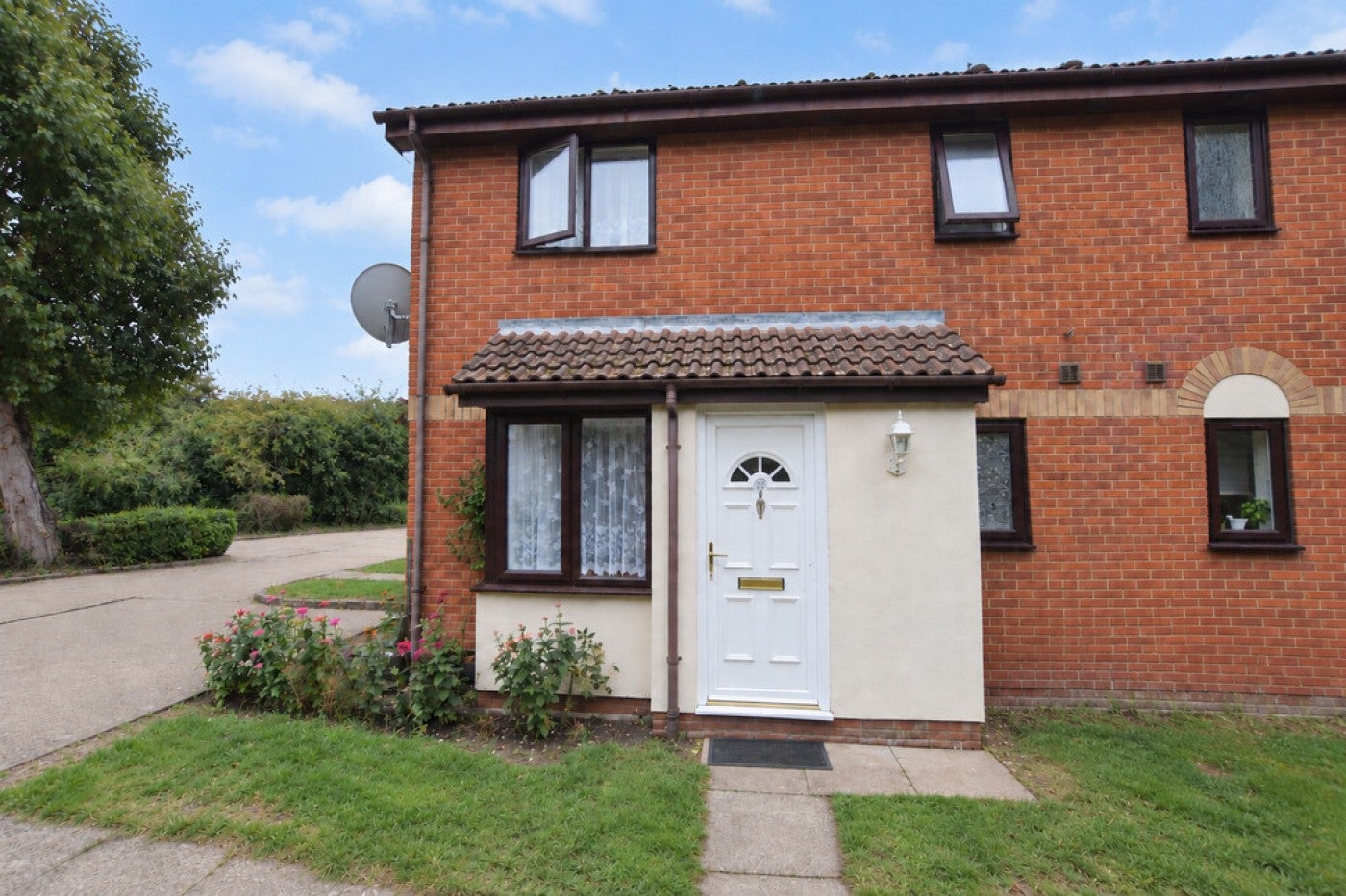 Flat Kestrel Close in Huntingdonshire
