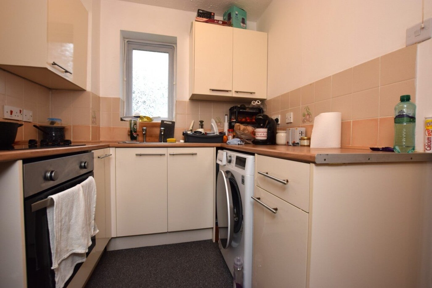 Flat Kestrel Close in Huntingdonshire
