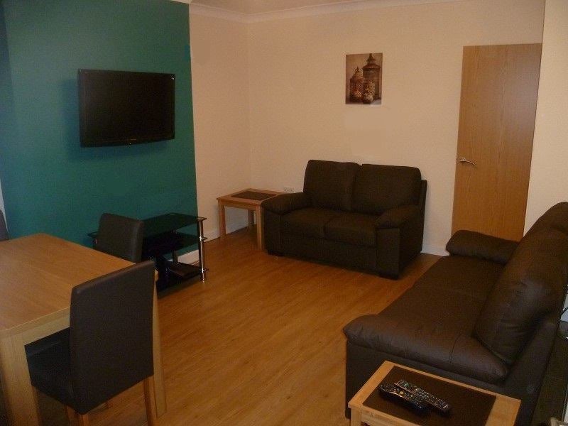 Room Talworth Street in Cardiff