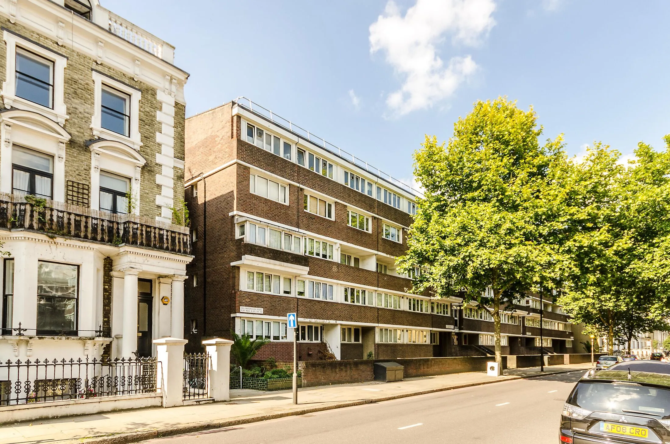 Flat Ifield Road in Greater London