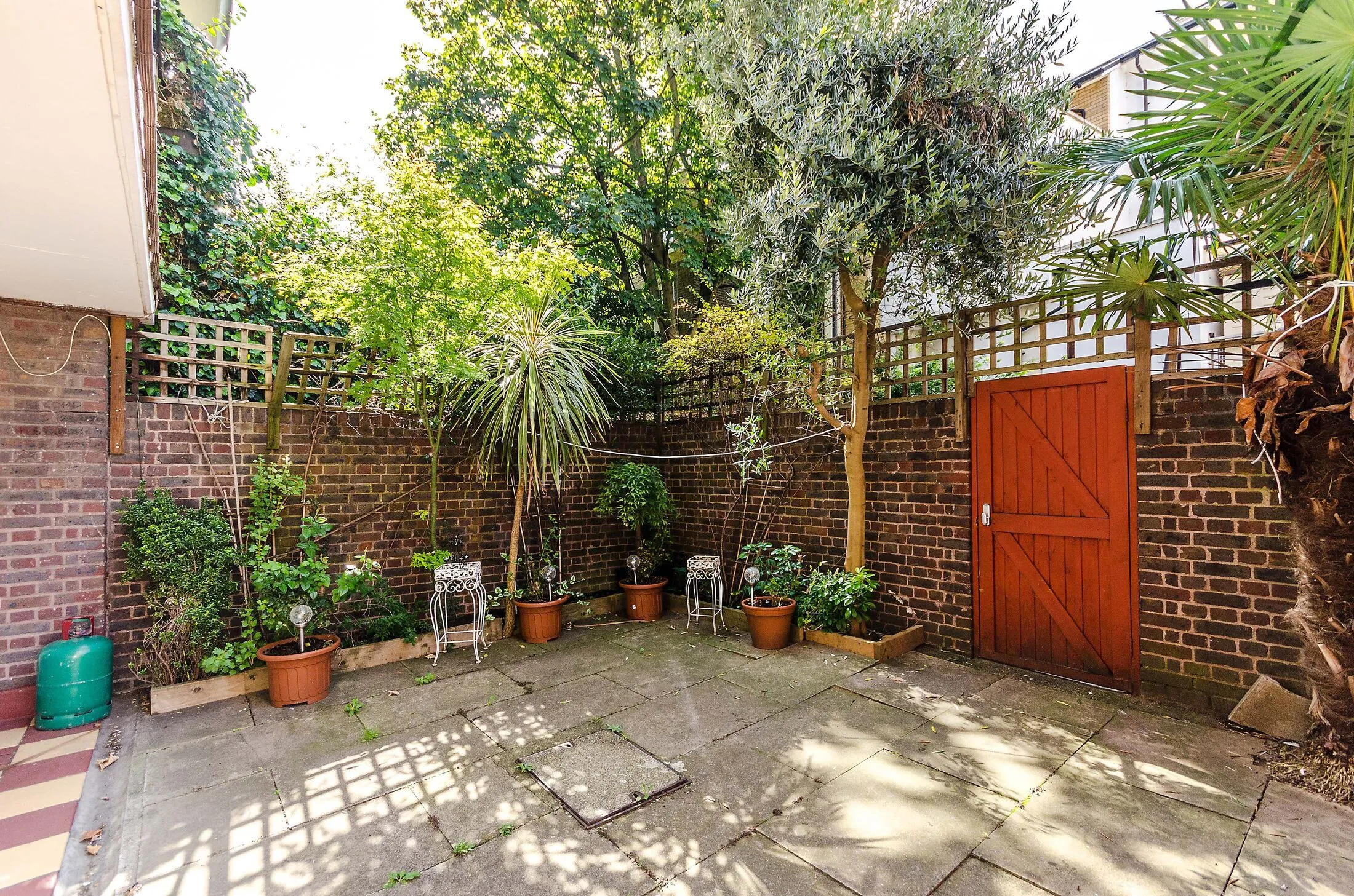 Flat Ifield Road in Greater London