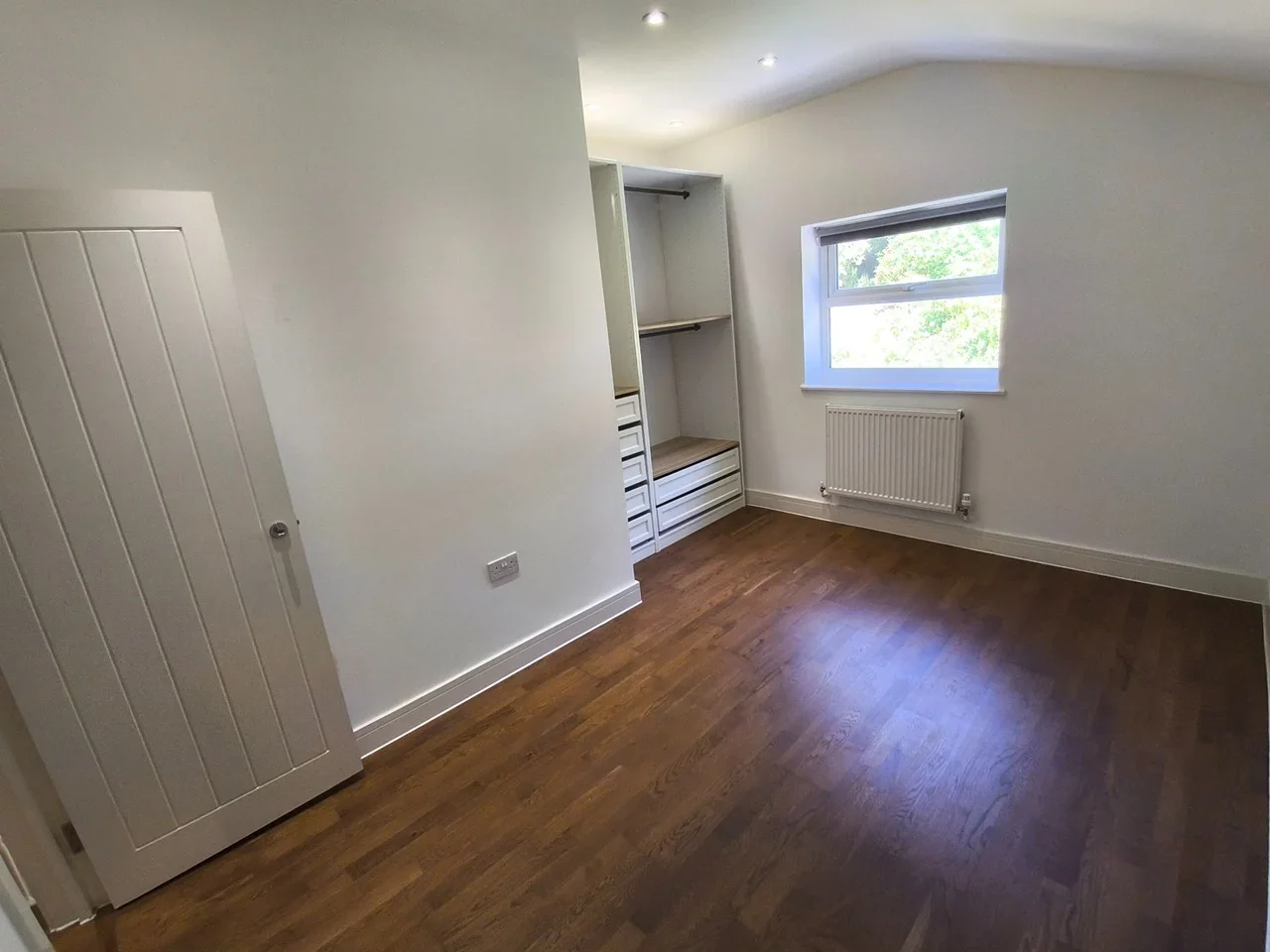 Flat Brownhill Road in Greater London