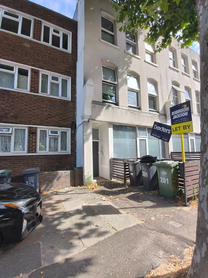 Flat Brownhill Road in Greater London