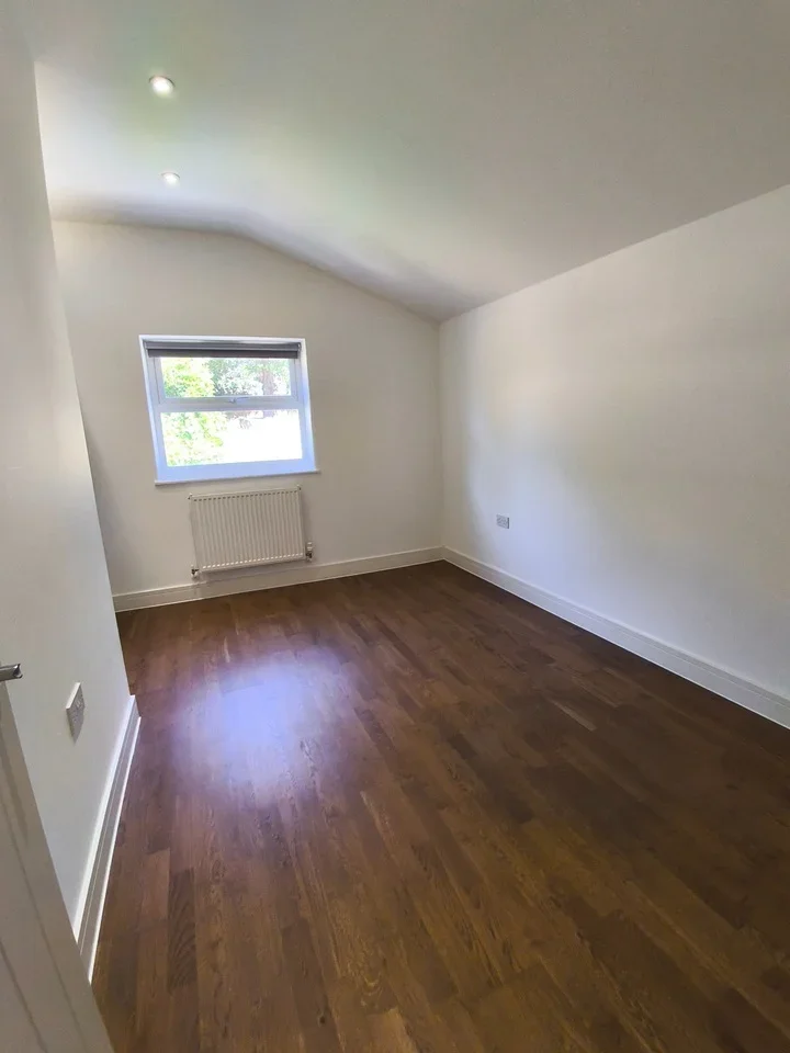 Flat Brownhill Road in Greater London