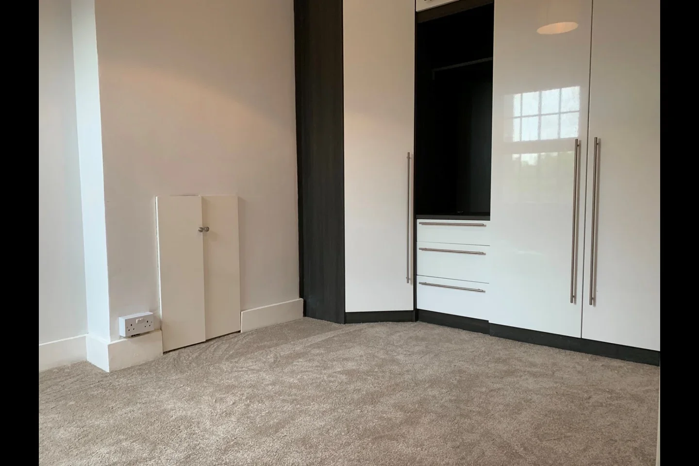 Flat Montague Road in Slough