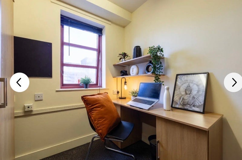 Room Lower Chatham Street in Manchester