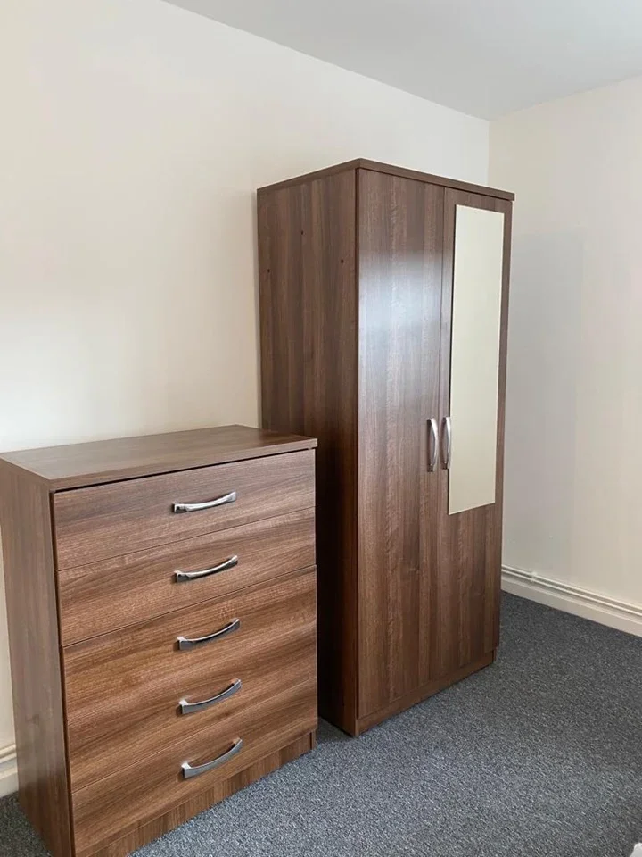 Room Cleavers Avenue in Milton Keynes
