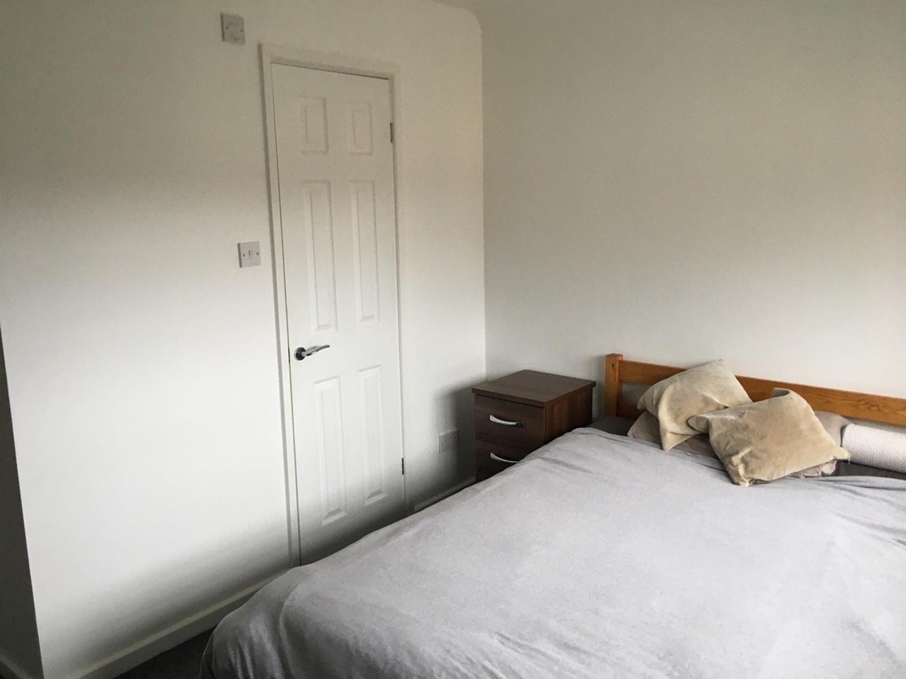 Room Cleavers Avenue in Milton Keynes