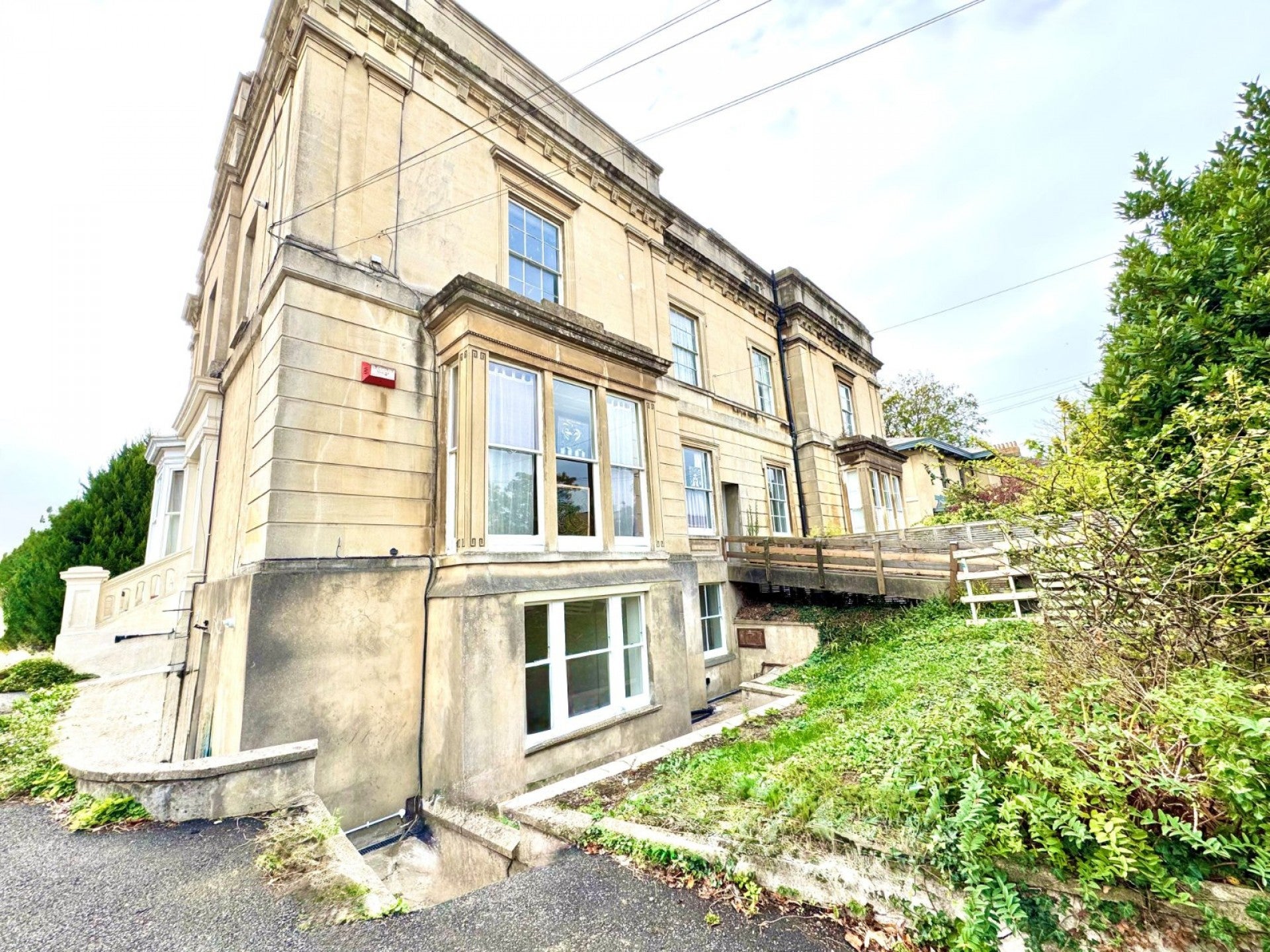 Flat Cotham Road in Bristol
