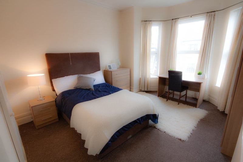 Room Sumner Road in Salford