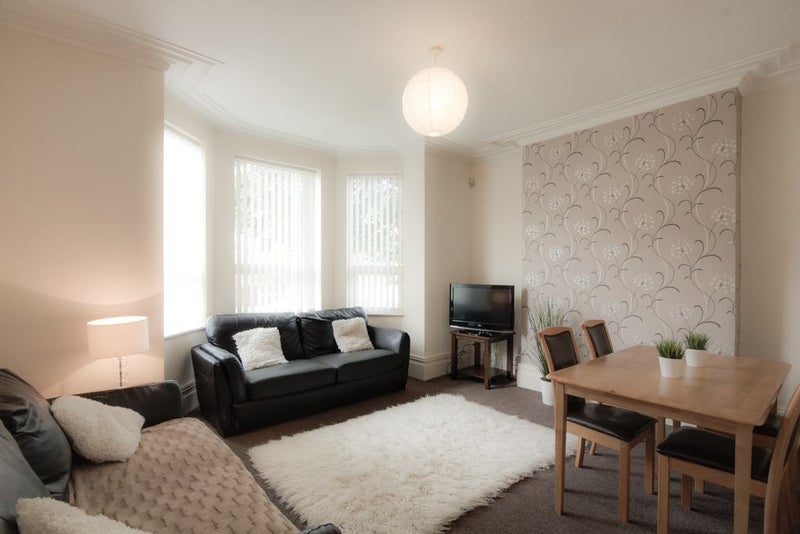 Room Sumner Road in Salford