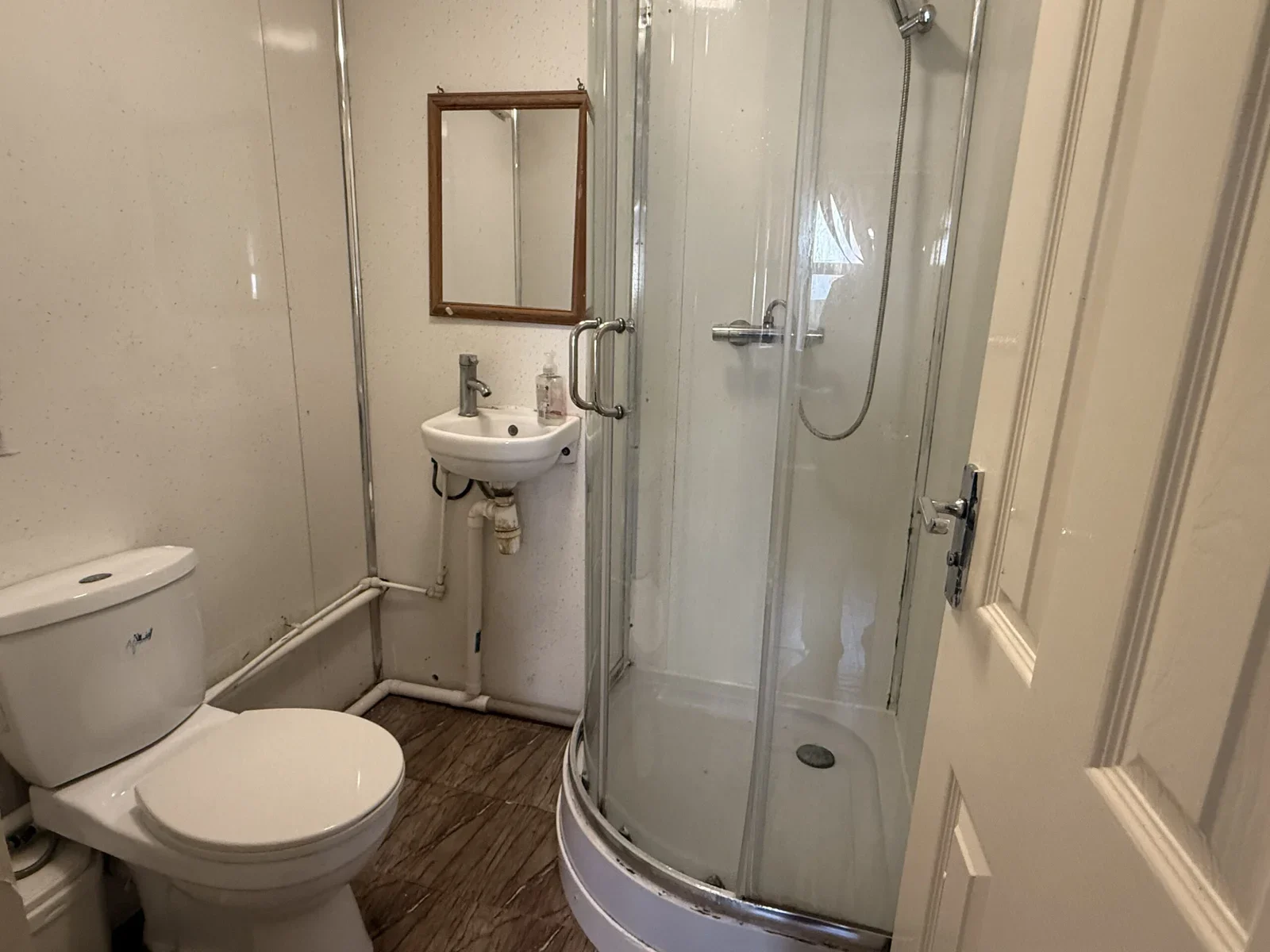 Room Cromwell Road in Luton