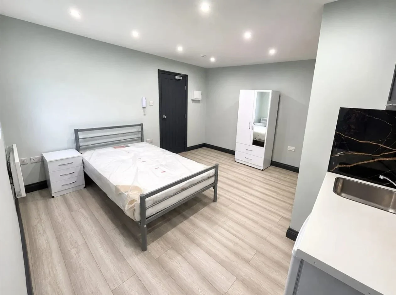 Flat Albert Road in Greater London