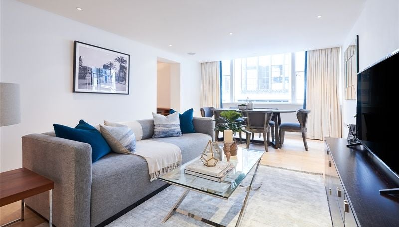 Flat Kensington High Street in Greater London