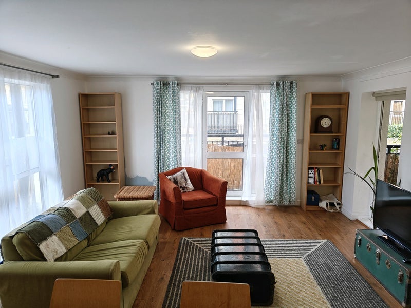 Room Candle Street in Greater London