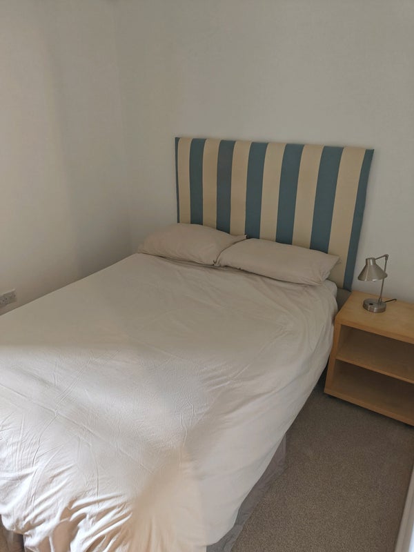 Room Candle Street in Greater London