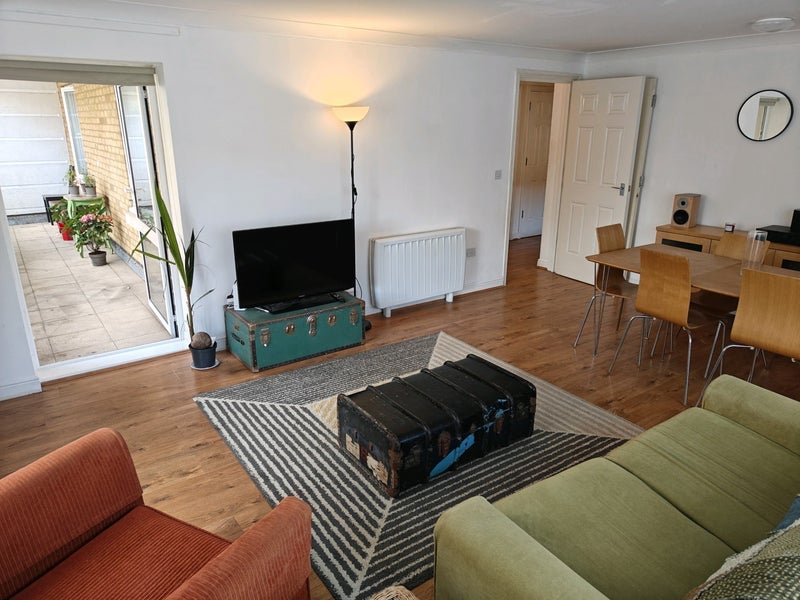 Room Candle Street in Greater London