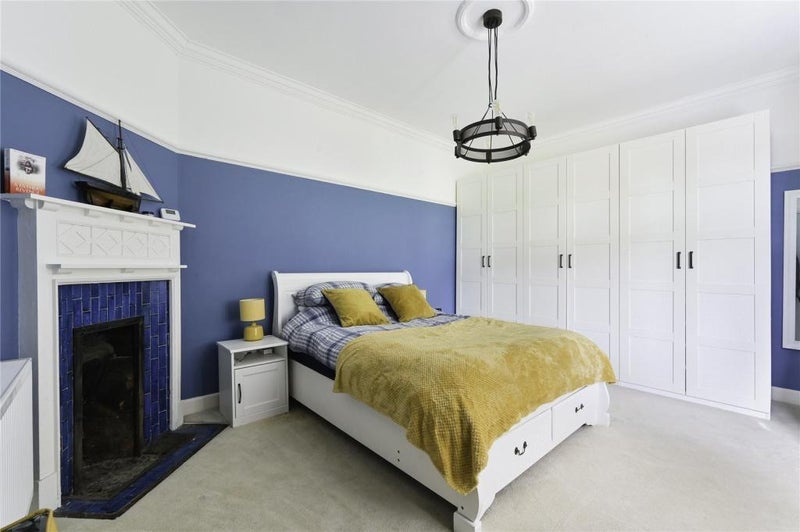 Room Hillcroome Road in Greater London