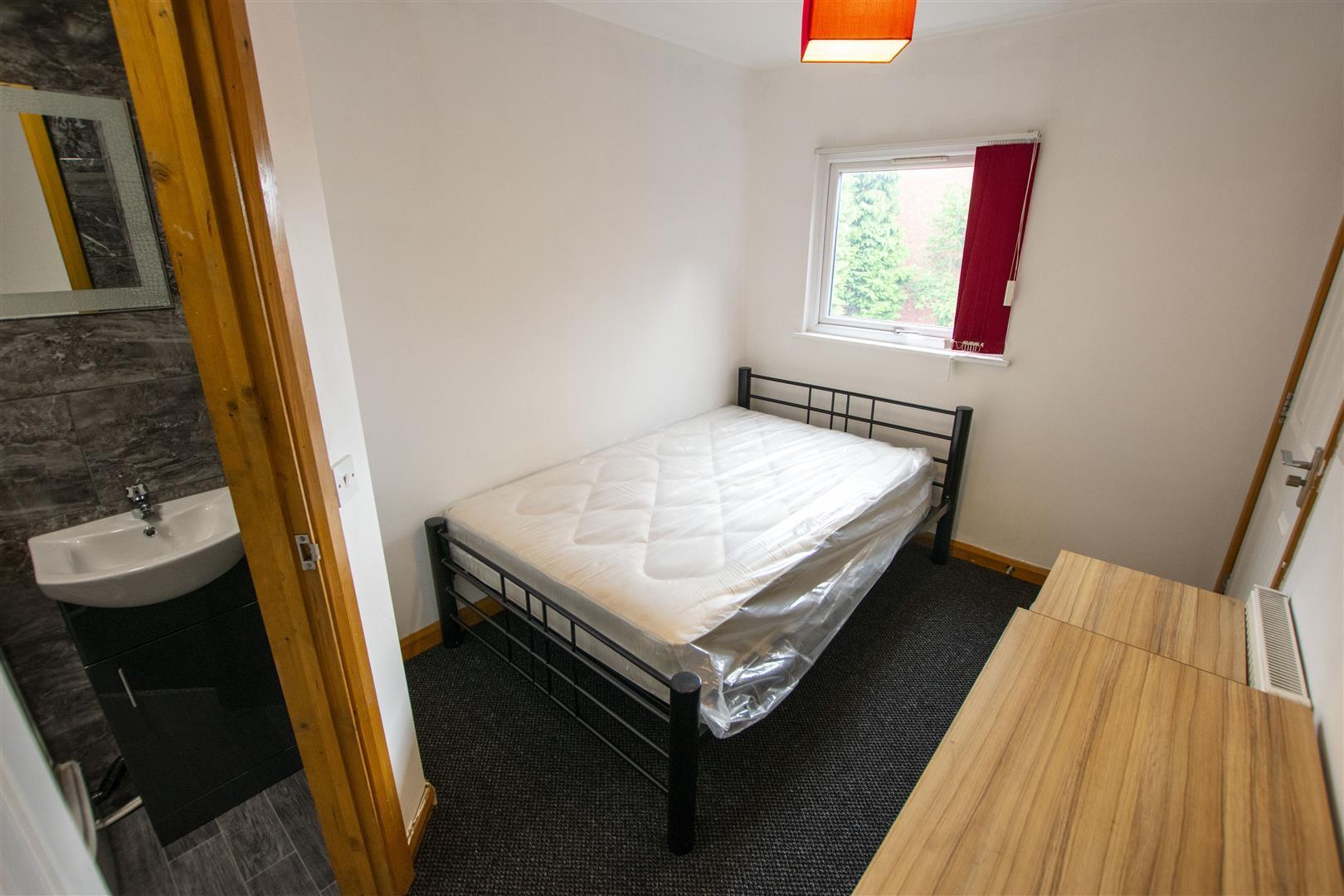 Flat Raddlebarn Road in Birmingham