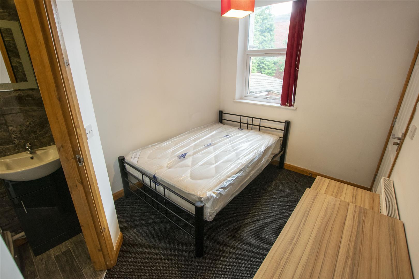 Flat Raddlebarn Road in Birmingham