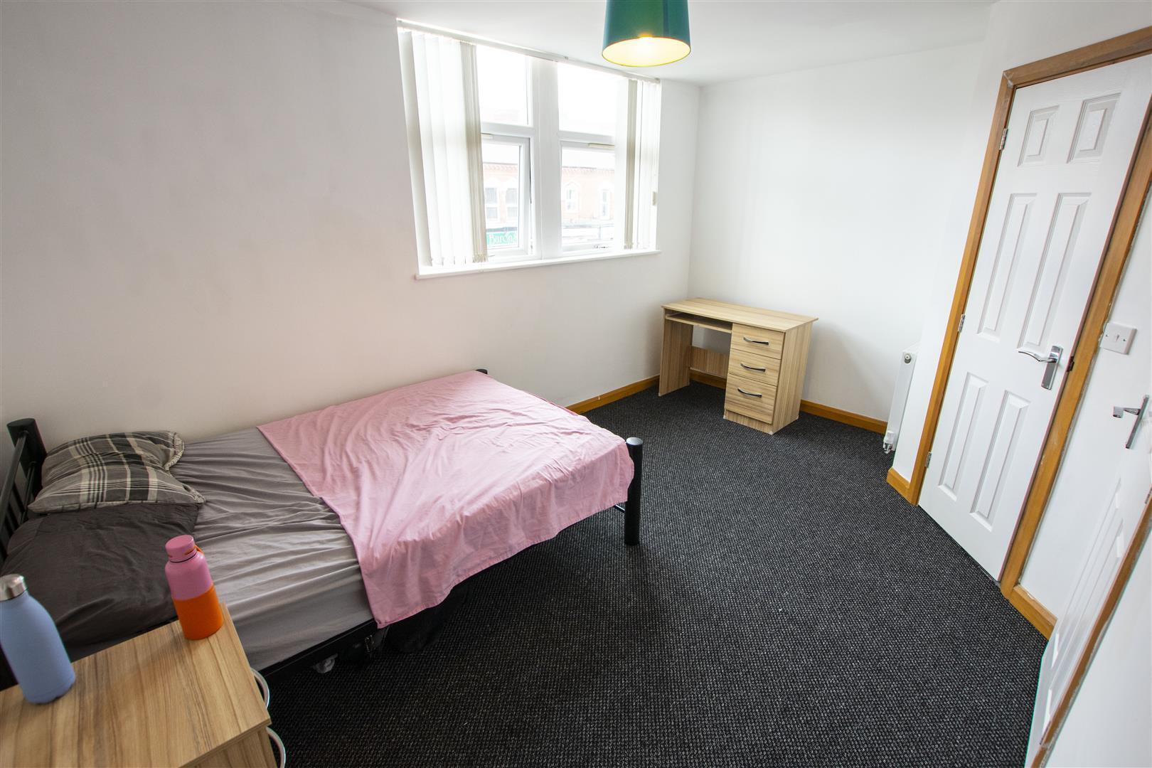 Flat Raddlebarn Road in Birmingham