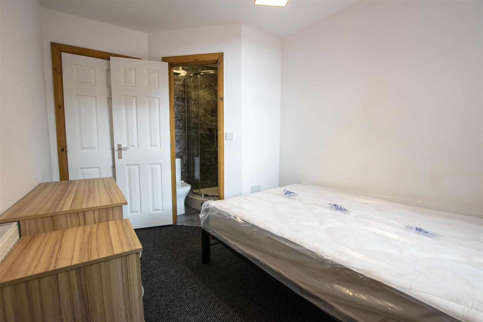 Flat Raddlebarn Road in Birmingham