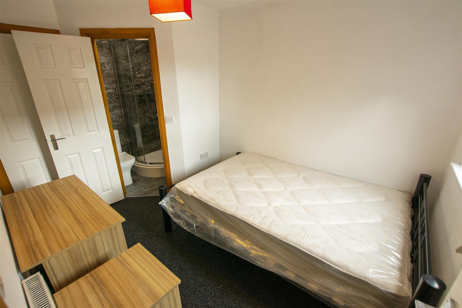 Flat Raddlebarn Road in Birmingham