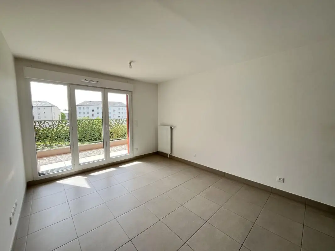 Flat Allée de la Flûte Enchantée in Lucé