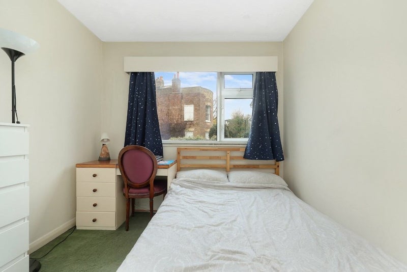 Flat Dartmouth Hill in Greater London
