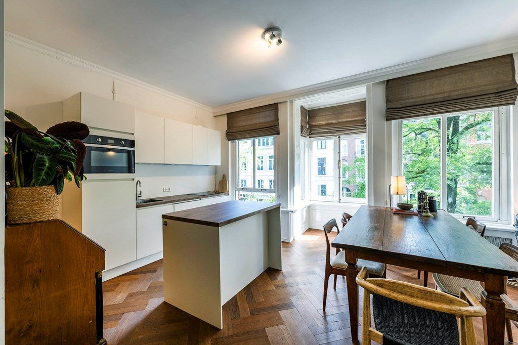 Flat Henri Polaklaan in Amsterdam