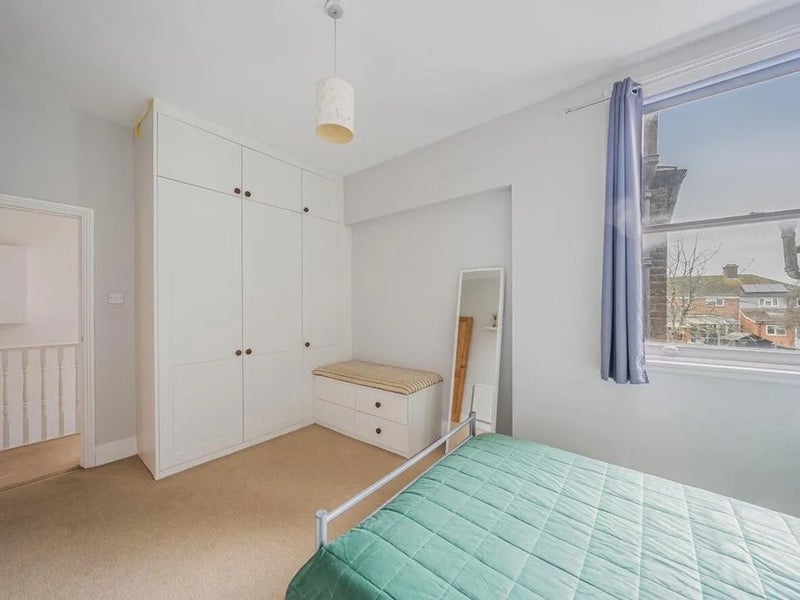 Room Salterford Road in Greater London